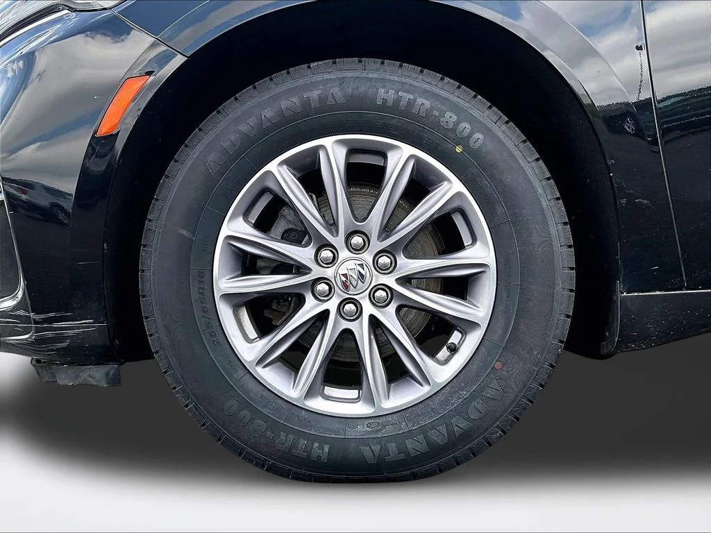 Used 2023 Black Buick Essence image 8