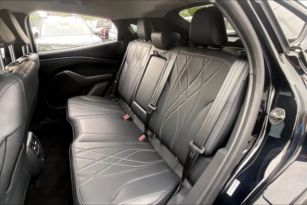 Used 2023 Black Ford Select image 25