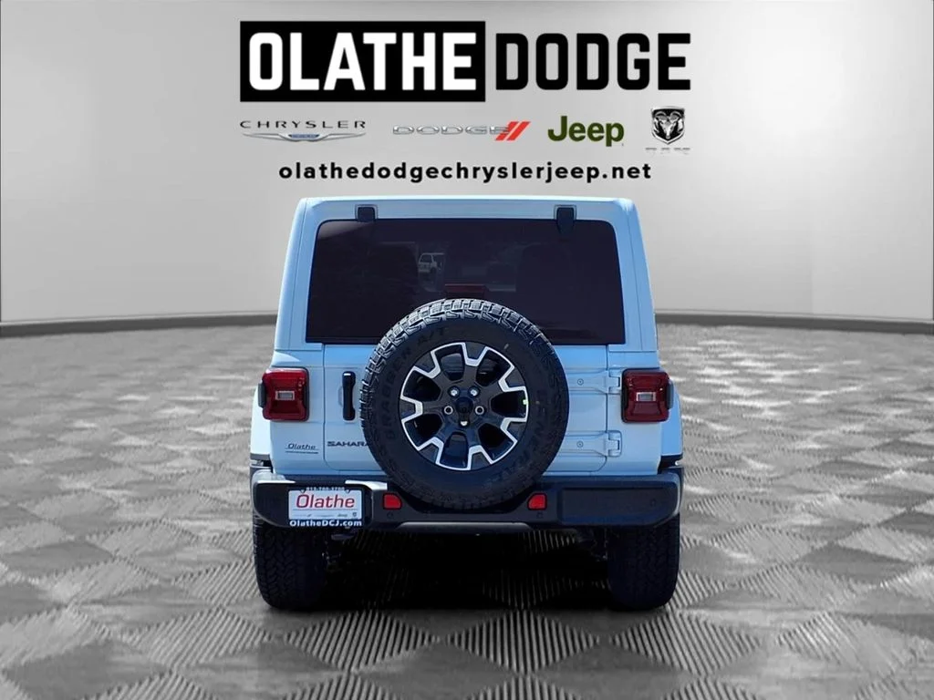 New 2026 Bright White Clear-Coat Exterior Paint Jeep Sahara image 27
