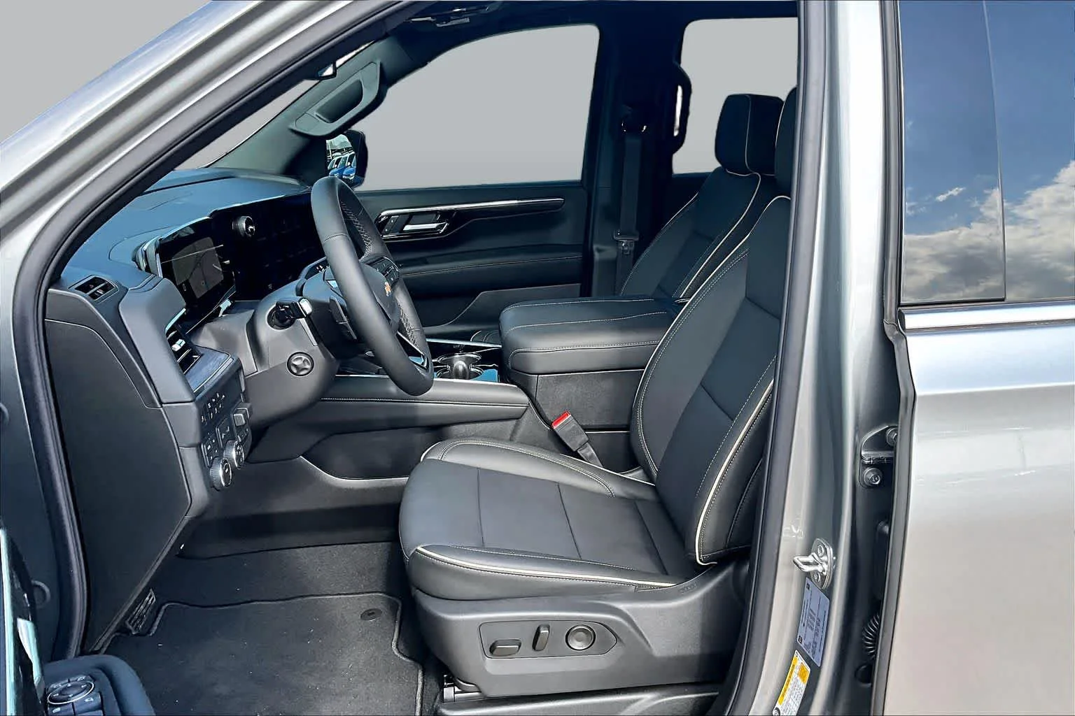 New 2026 Sterling Gray Metallic Chevrolet Premier image 9