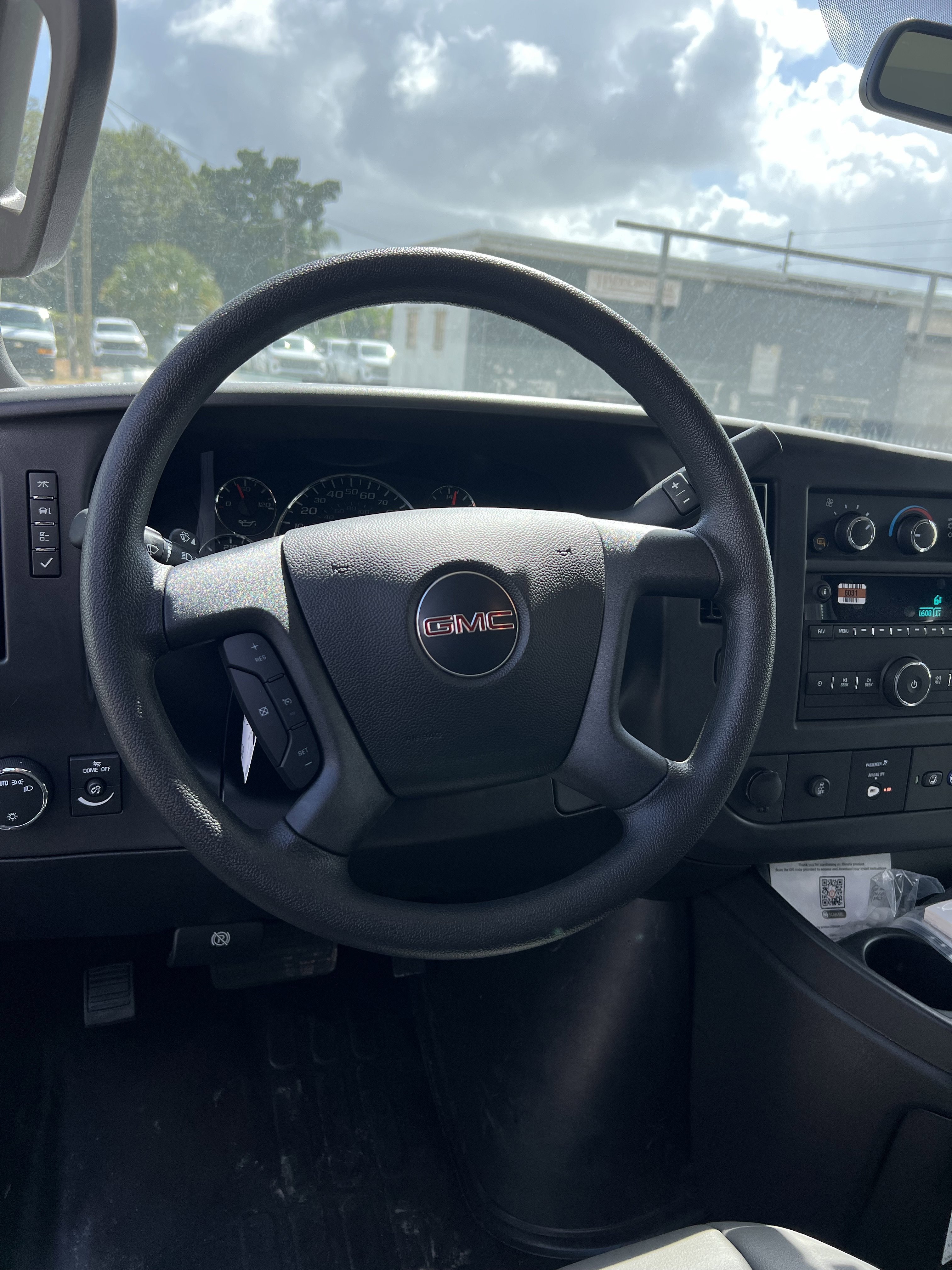 2025 GMC Savana Cargo Work Van - Photo 13