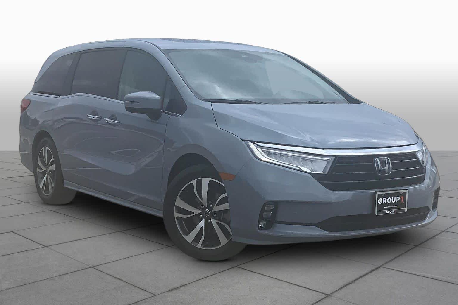 Used 2024 Sonic Gray Pearl Honda Touring image 3