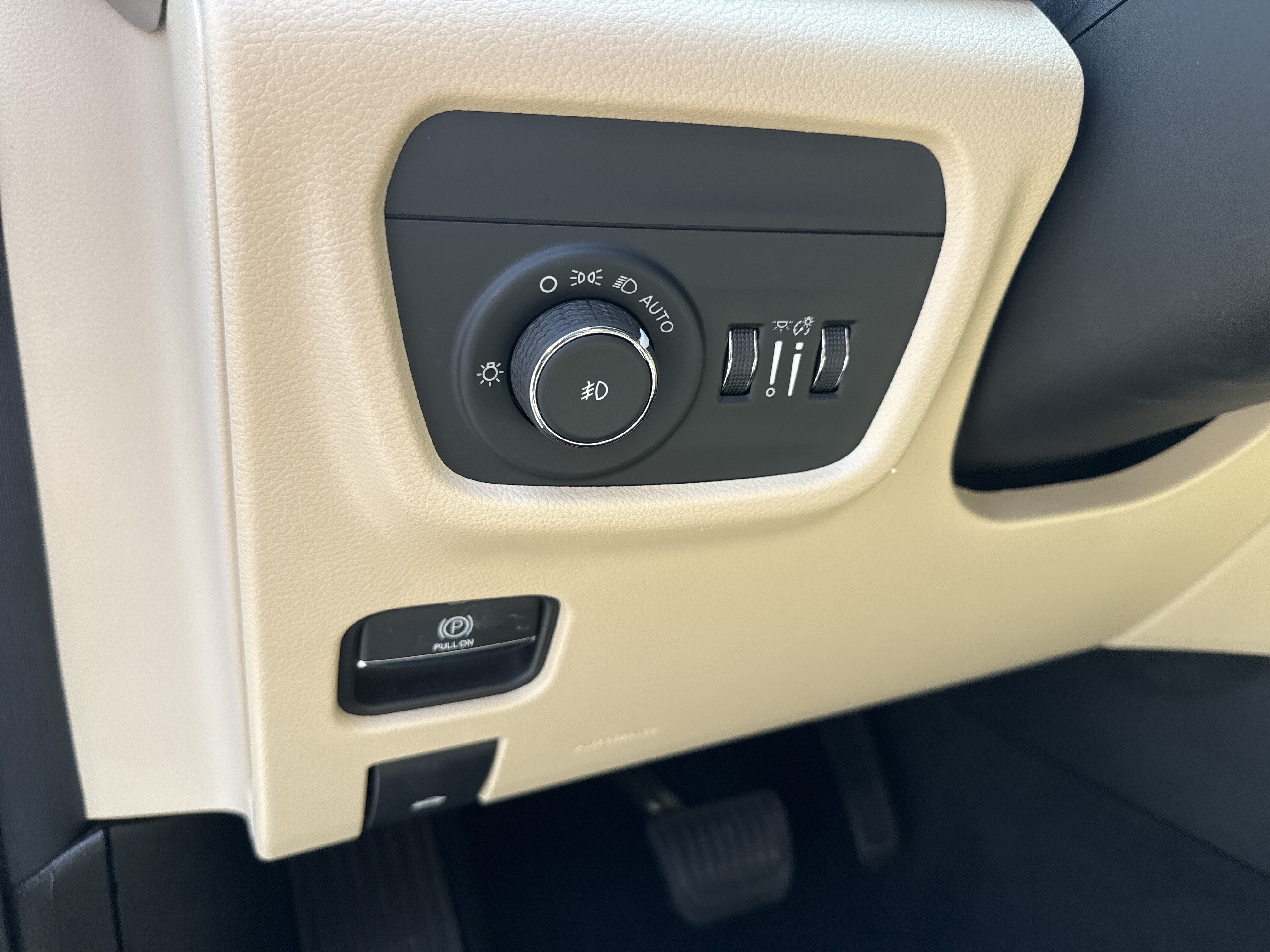 Used 2022 Baltic Gray Metallic Clearcoat Jeep Limited image 33