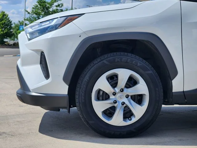 Used 2023 Ice Toyota LE image 9