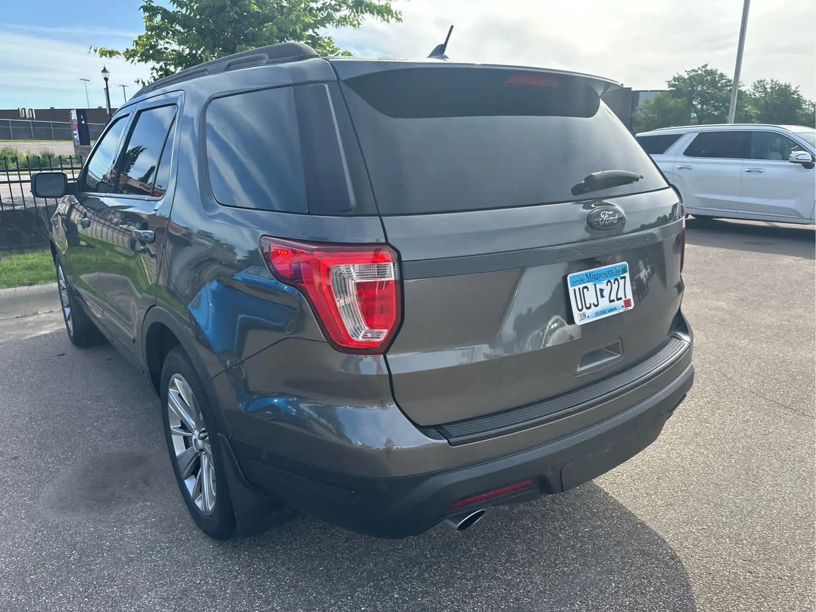 Used 2018 Magnetic Metallic Ford Limited image 3