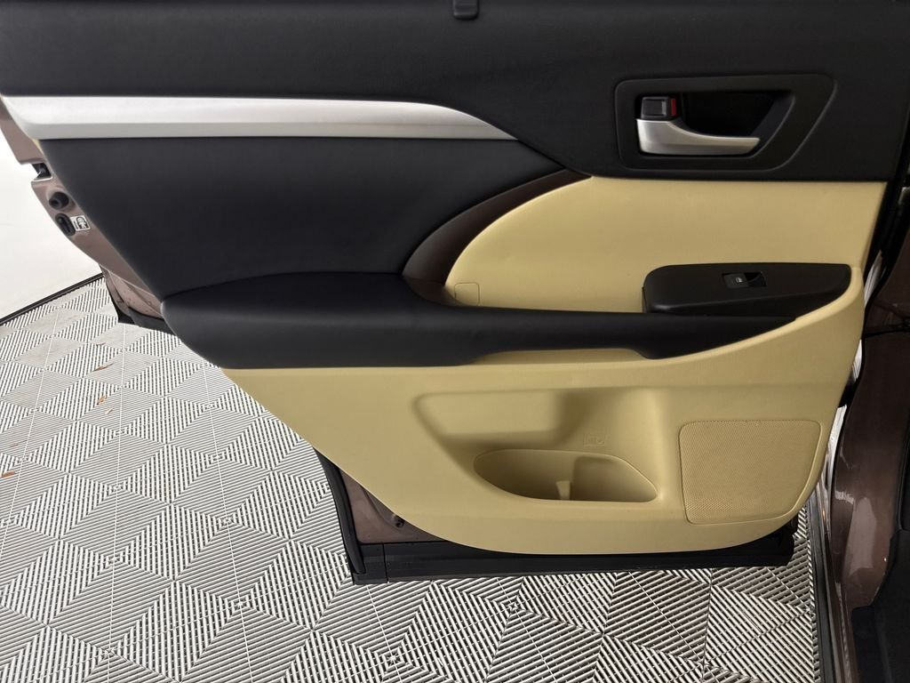 2017 Toyota Highlander XLE - Photo 12