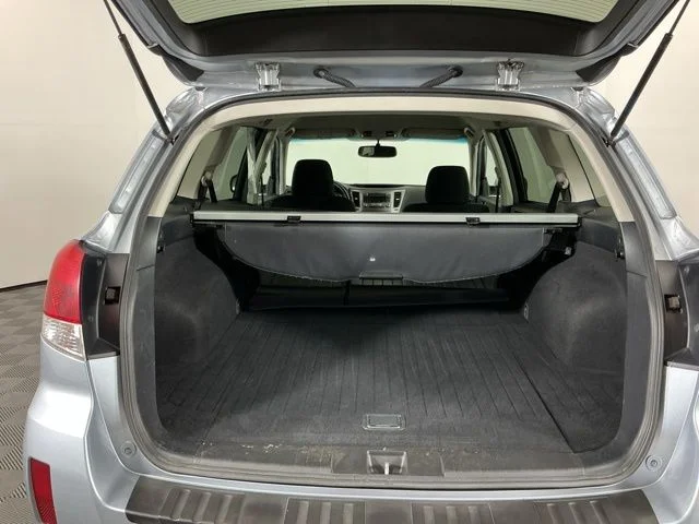 Used 2013 Silver Subaru 2.5i Premium image 24