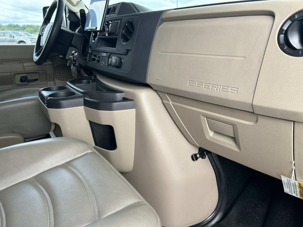 Used 2025 Oxford White Ford Base image 14
