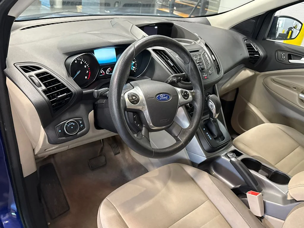Used 2016 Blue Ford SE image 5