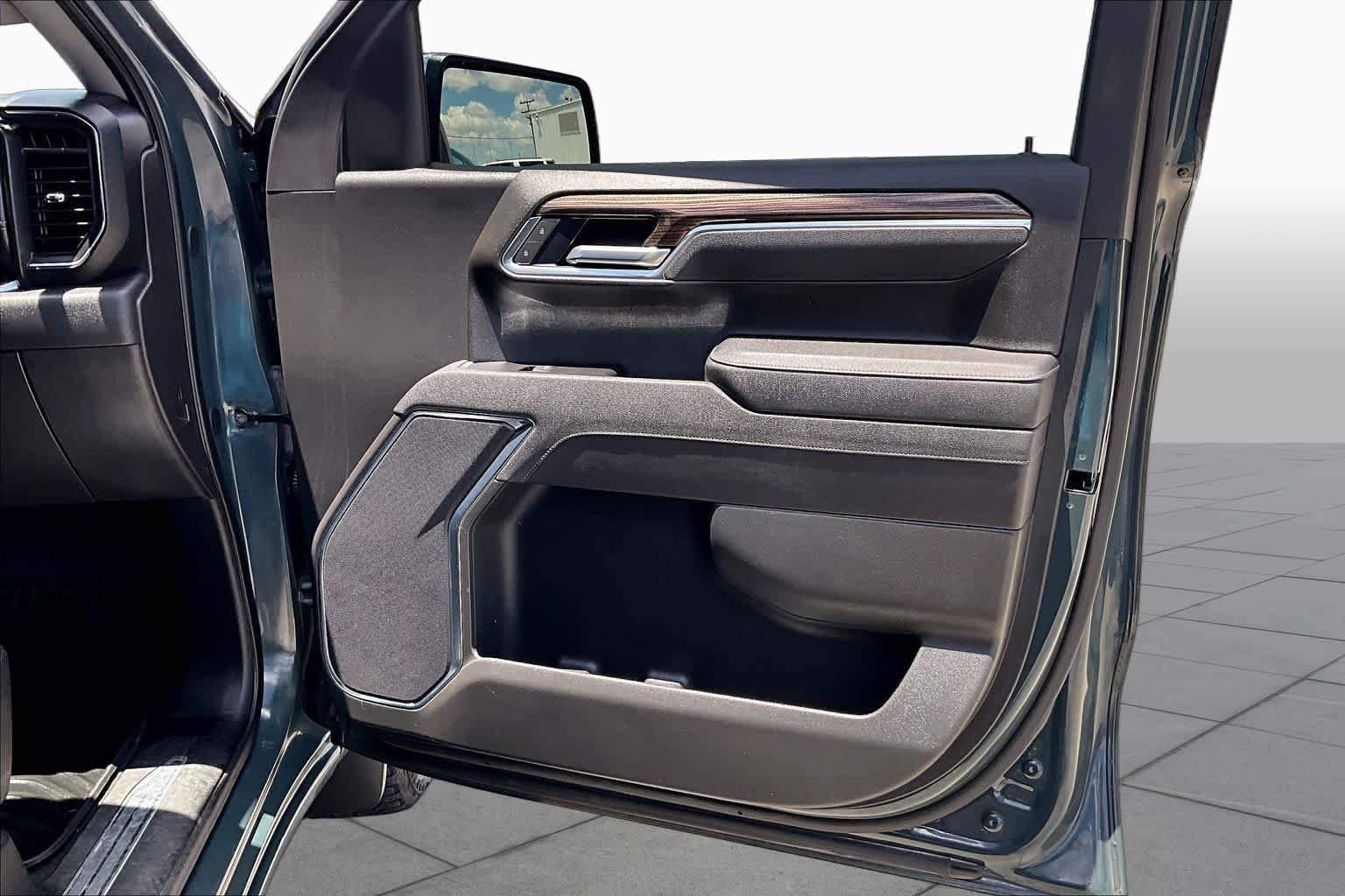Used 2025 Cypress Gray Chevrolet LT image 23