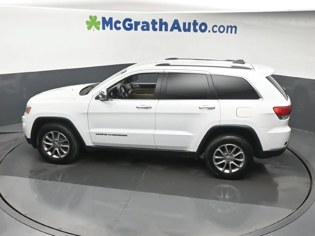 Used 2015 White Jeep Limited image 25