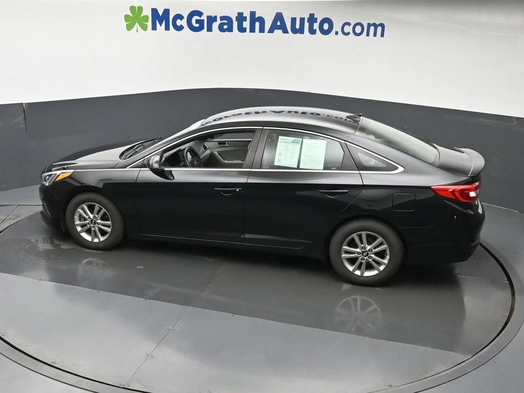 Used 2017 Black Hyundai SE image 24