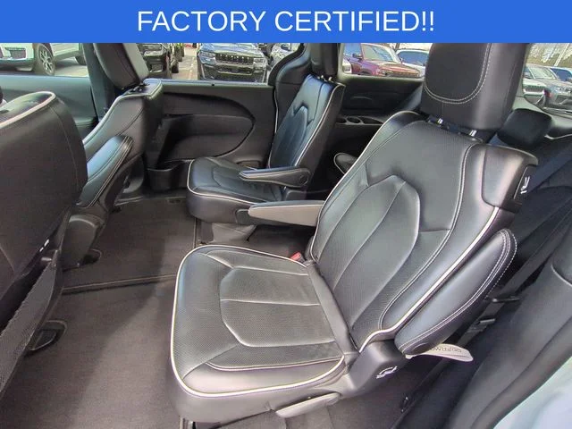 Used 2025 White Chrysler Limited image 31