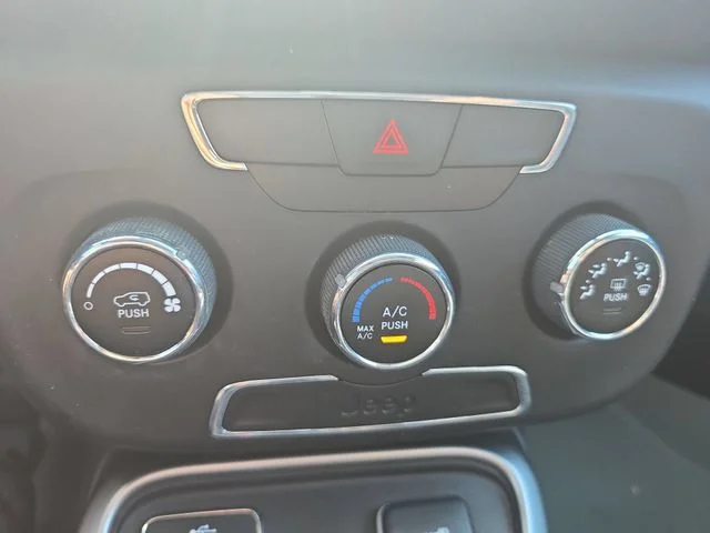 Used 2018 Black Jeep Latitude image 24