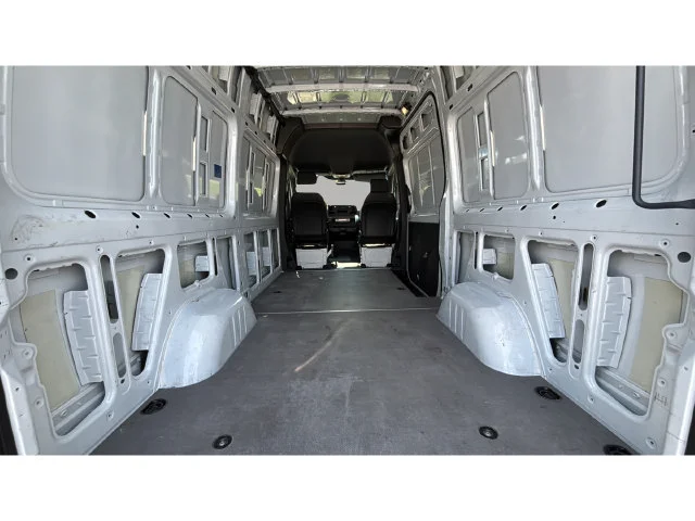 Used 2025  Mercedes-Benz NA image 33