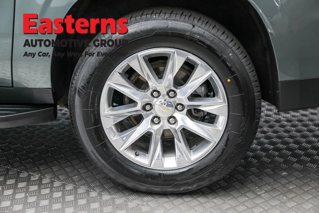 Used 2023 Green Chevrolet Premier image 8