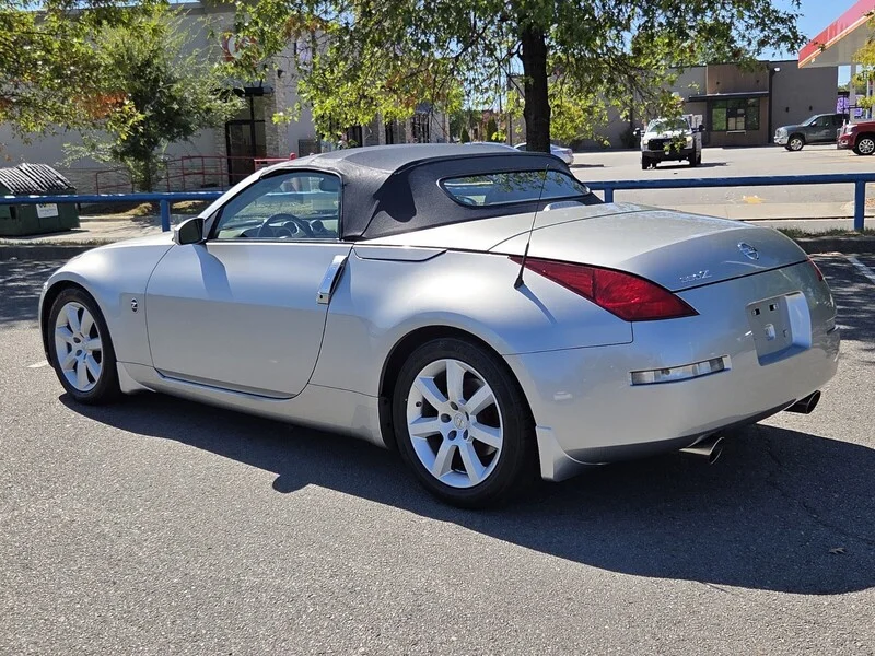 Used 2005 Chrome Silver Metallic NISSAN TOURING image 3