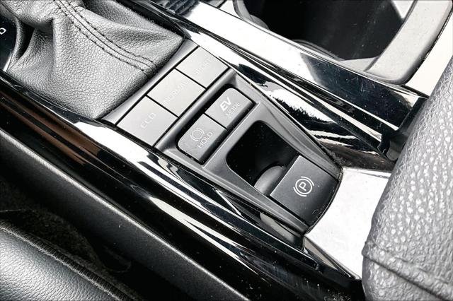 Certified Used 2025 RESERVOIR BLUE Toyota  image 32