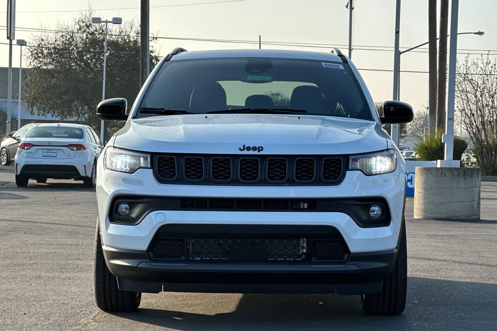 New 2026 Bright White Clearcoat Jeep Latitude Altitude image 9