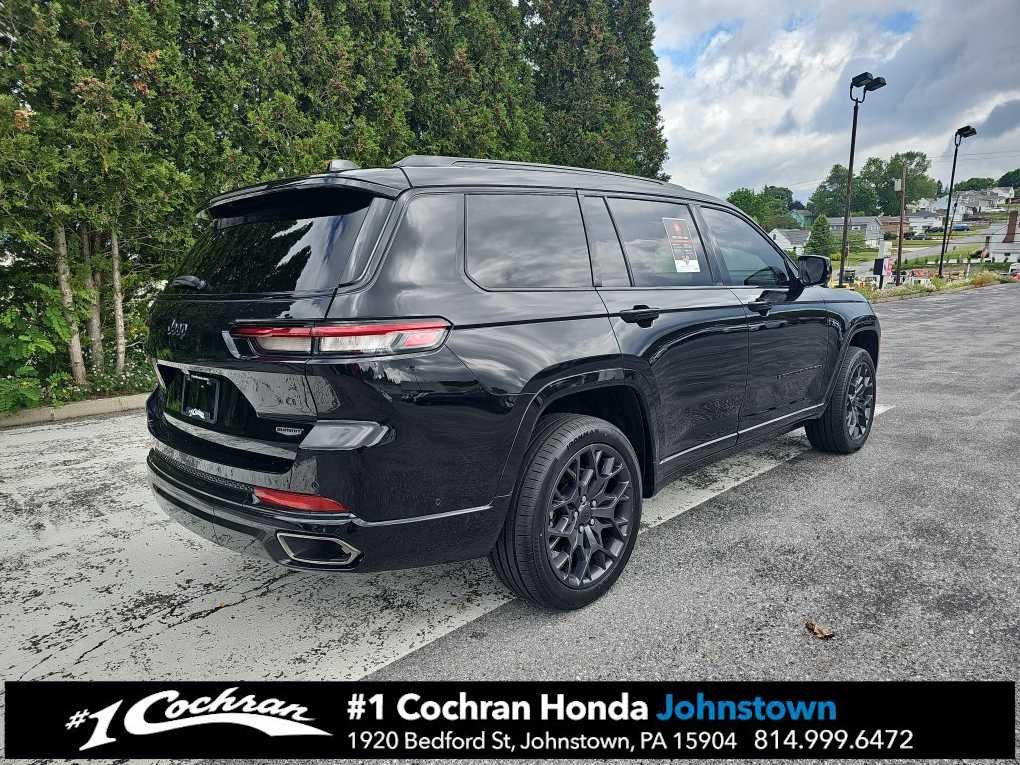 Used 2023 Diamond Black Crystal Pearlcoat Jeep Summit Reserve image 8