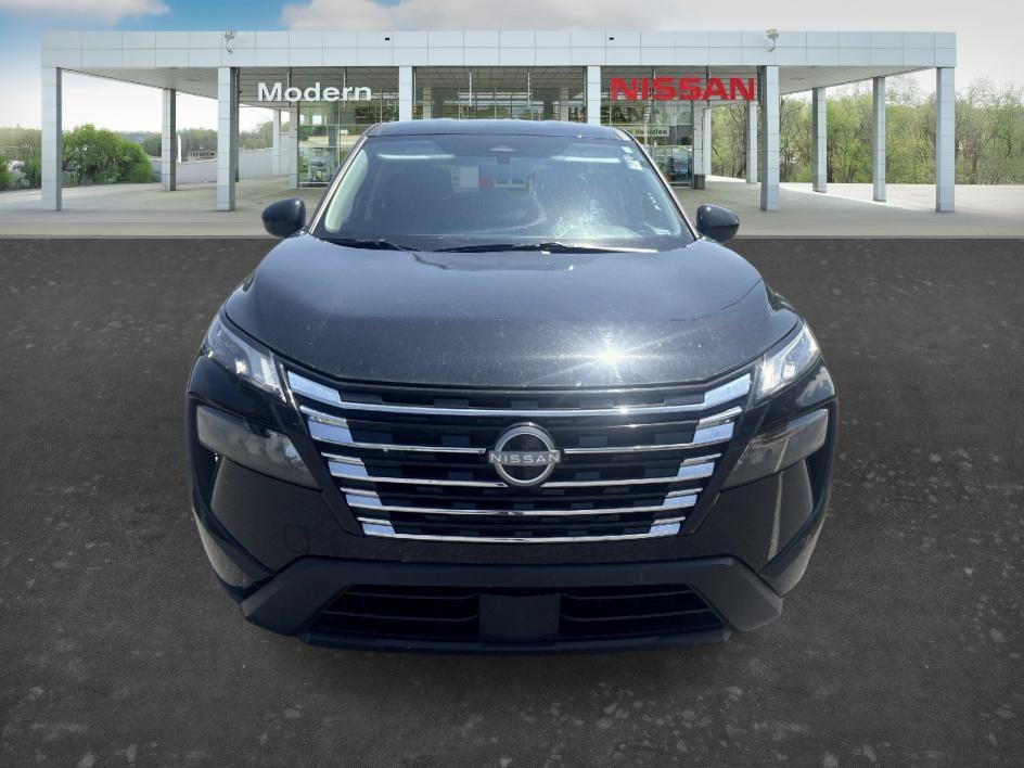 Used 2025 Super Black Nissan SV image 4