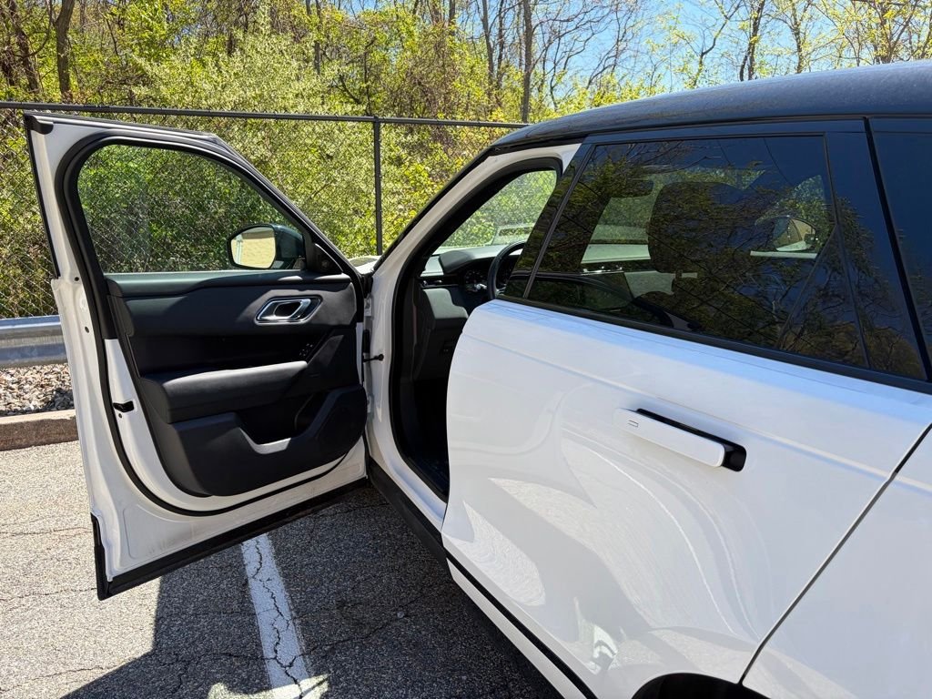 Used 2026 White Land Rover Dynamic SE image 10