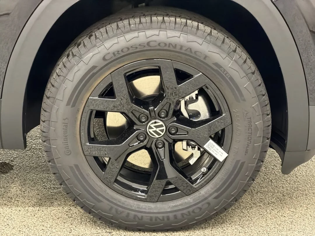 New 2026 Deep Black Pearl Volkswagen 2.0T Peak Edition image 10
