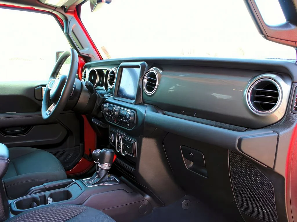 2023 Jeep Wrangler 4-Door Sahara - Photo 25