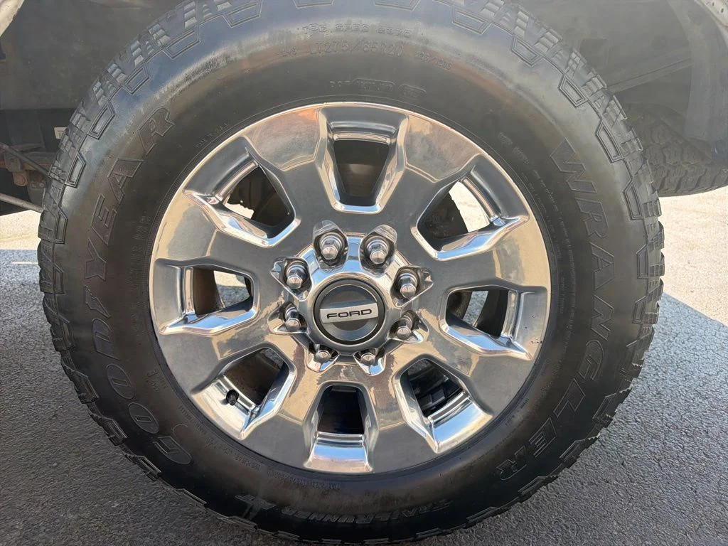 Certified Used 2017 White Platinum Clearcoat Metallic Ford Lariat image 51