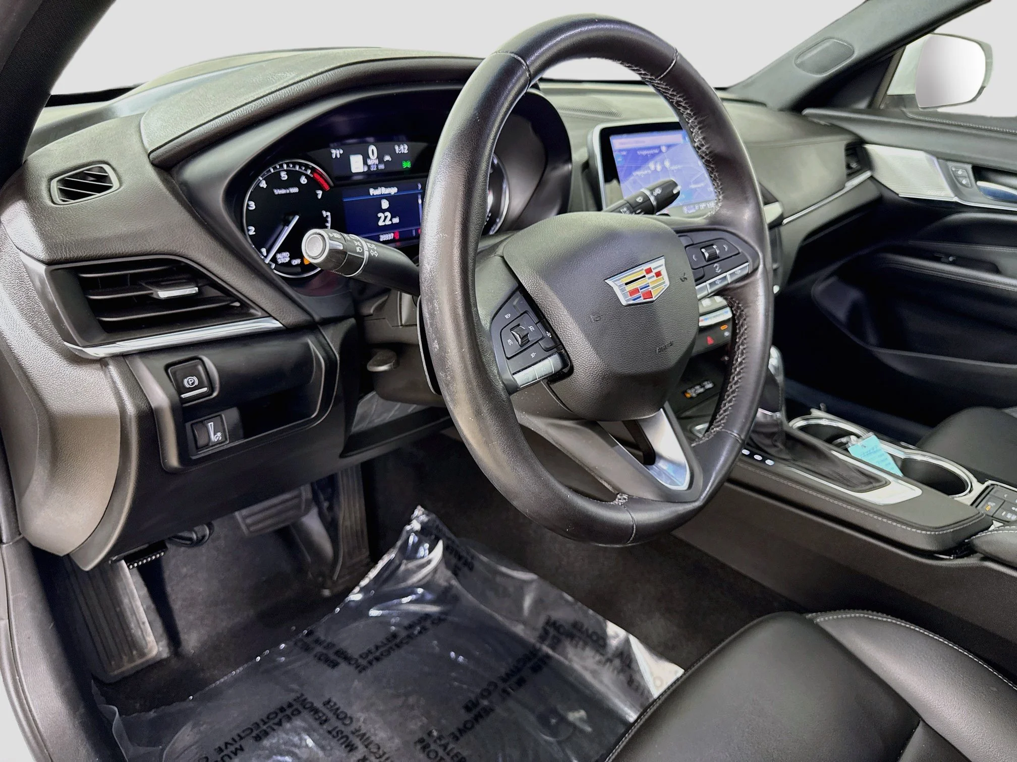 Used 2022 SUMMIT WHITE Cadillac Luxury image 11