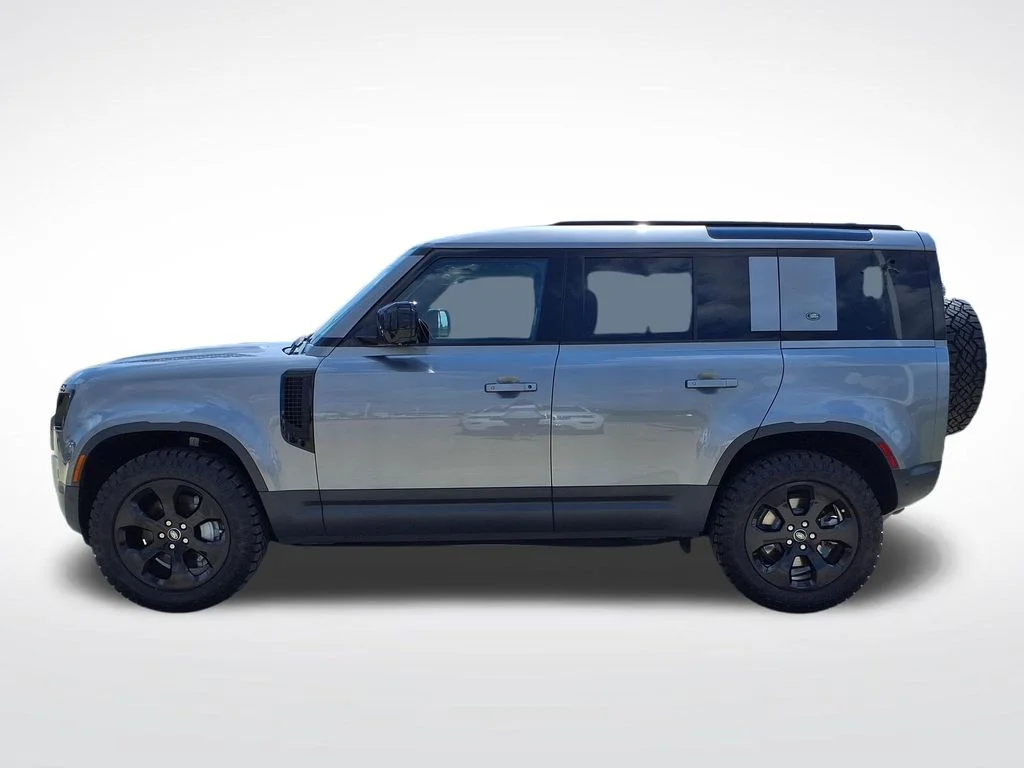 Used 2023 Black Land Rover SE image 4