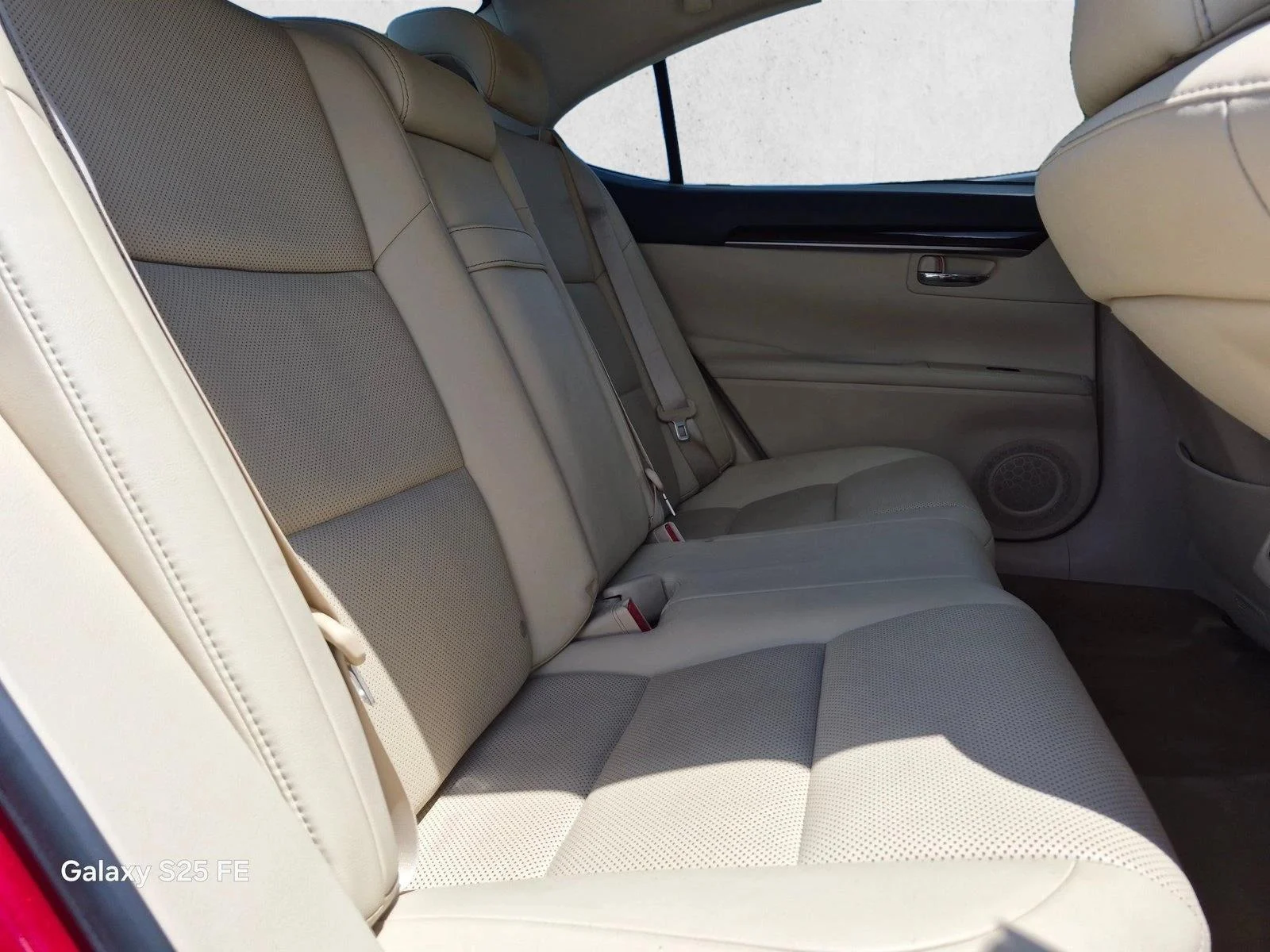 Used 2014 Matador Red Mica Lexus  image 20