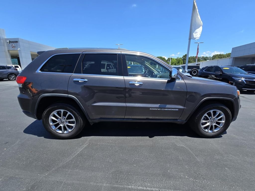 Used 2015 Granite Crystal Metallic Clearcoat Jeep Limited image 4
