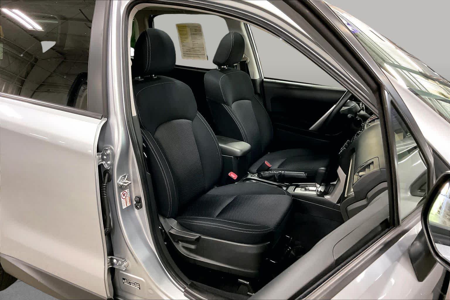 Used 2014 Ice Silver Metallic Subaru 2.5i Premium image 9