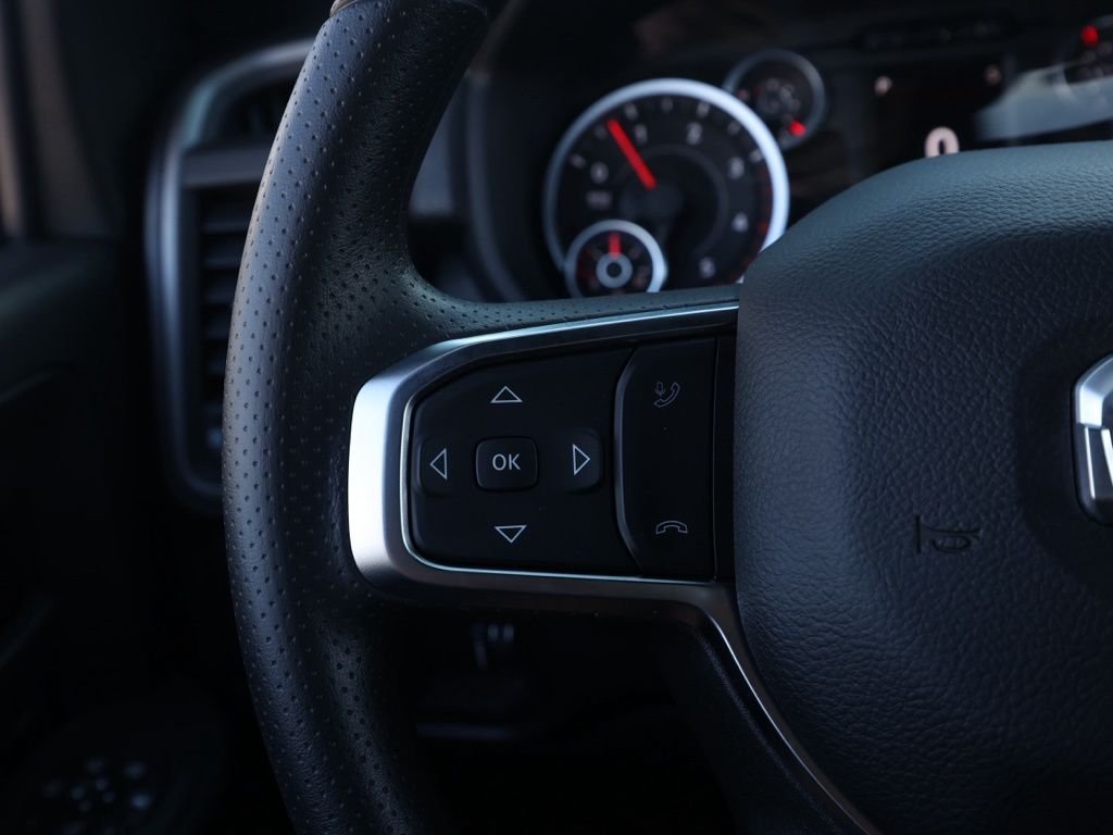 New 2026 Diamond Black Crystal Pearl-Coat Exterior Paint RAM Tradesman image 24