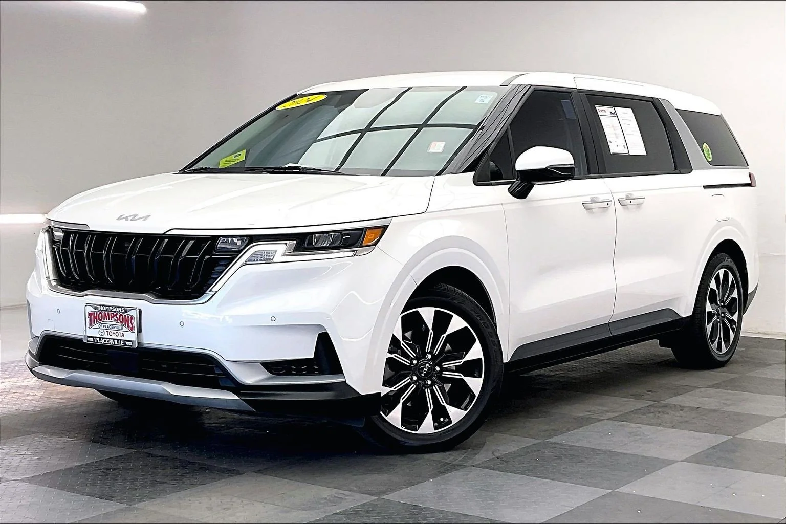 Used 2024 Snow White Pearl Kia EX image 12