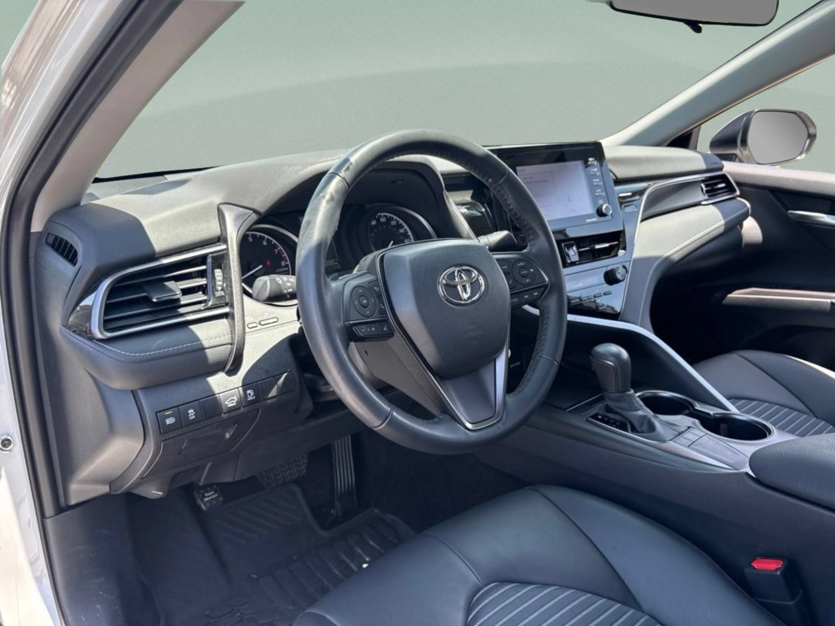 Used 2024 Ice Toyota SE image 15