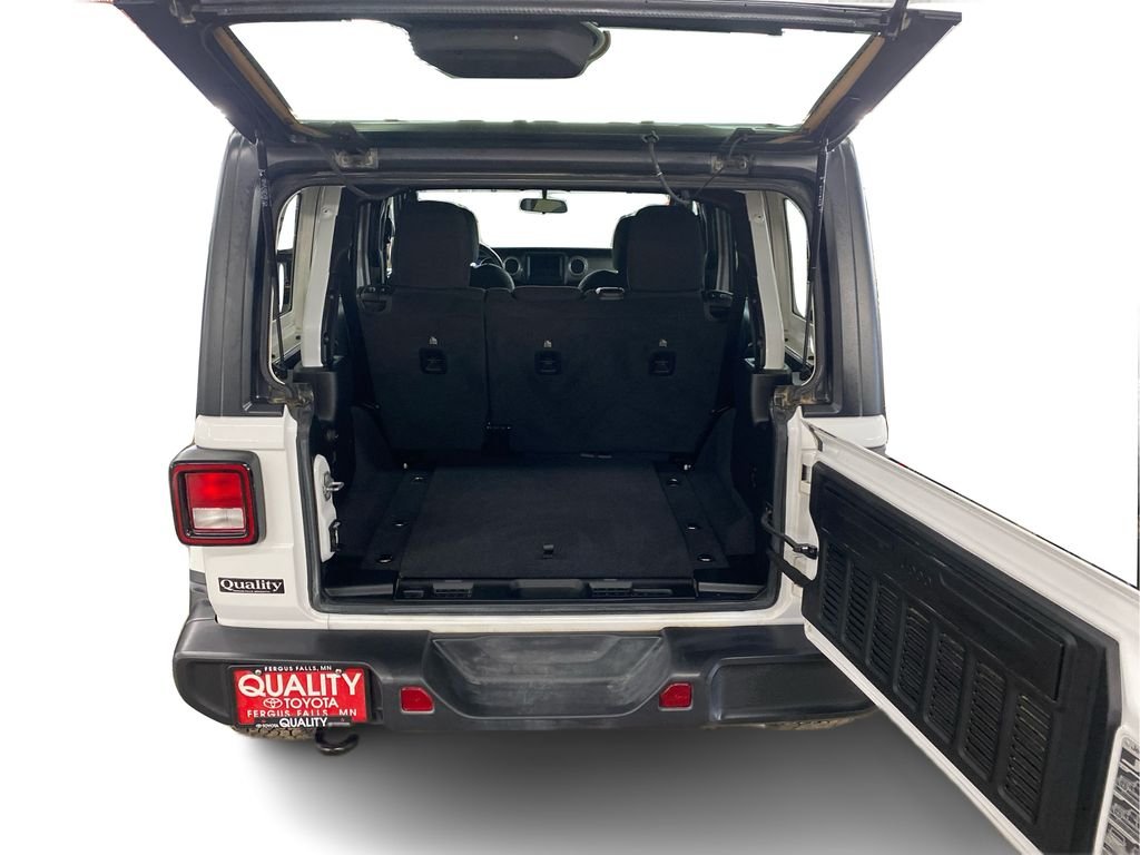 Used 2021 White Jeep Unlimited Sahara image 6