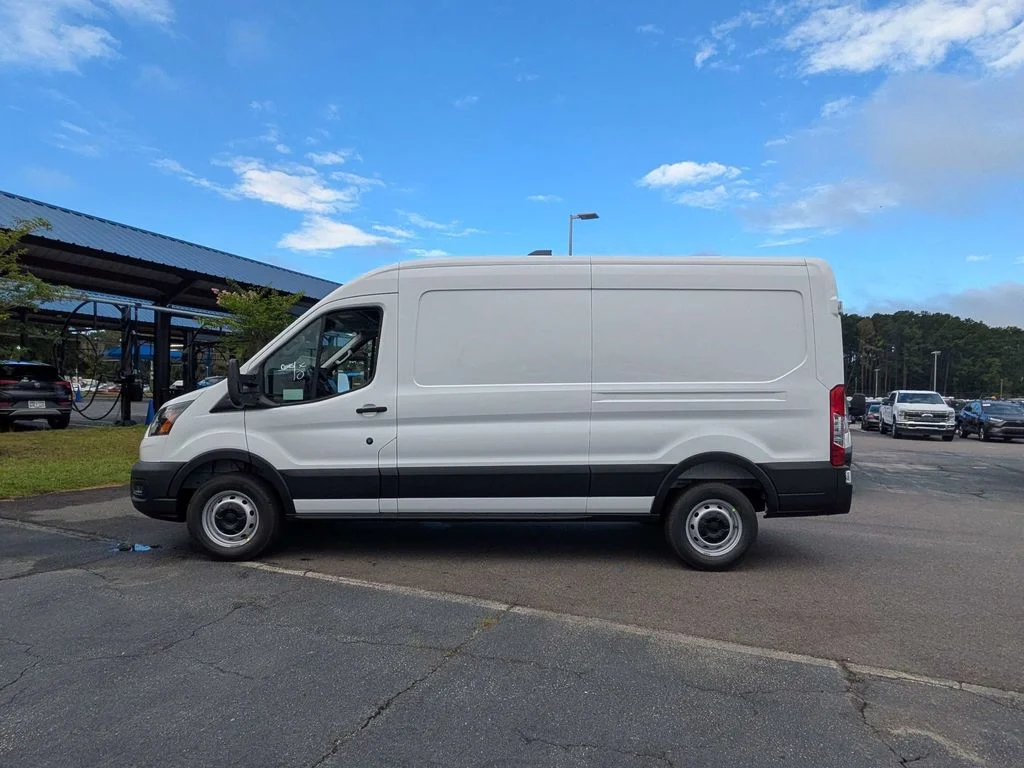 New 2027 White Ford Base image 7
