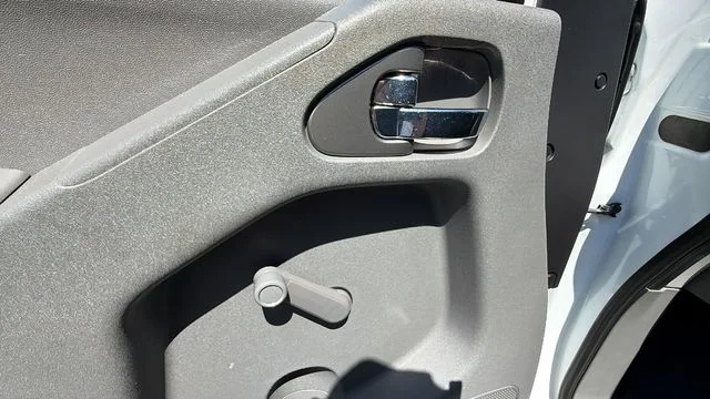 Used 2015 White Nissan S image 18
