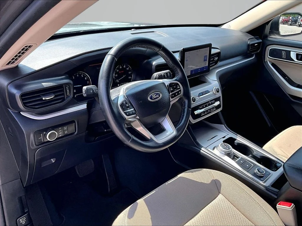 Used 2023 Gray Ford XLT image 15