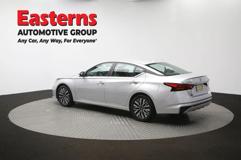 Used 2024 Silver Nissan 2.5 SV image 63