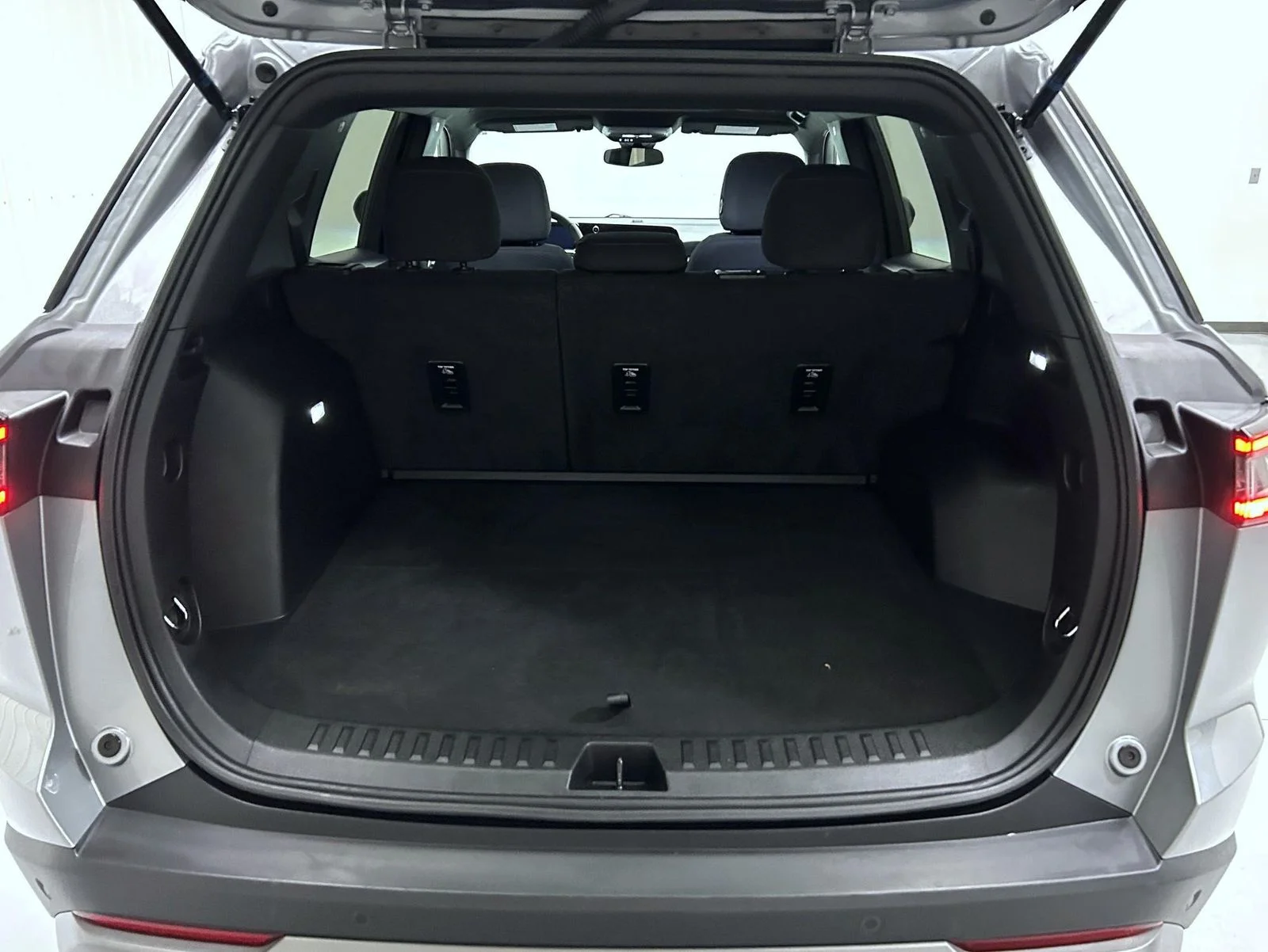 Used 2025 Gray Chevrolet LT image 21