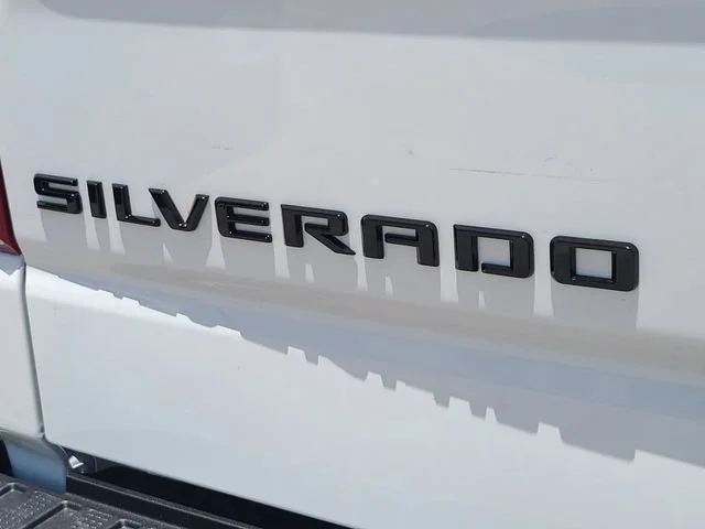 New 2026 Summit White Chevrolet RST image 9