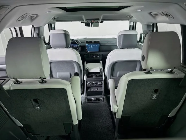 Certified Used 2025 Fuji White Land Rover S image 23