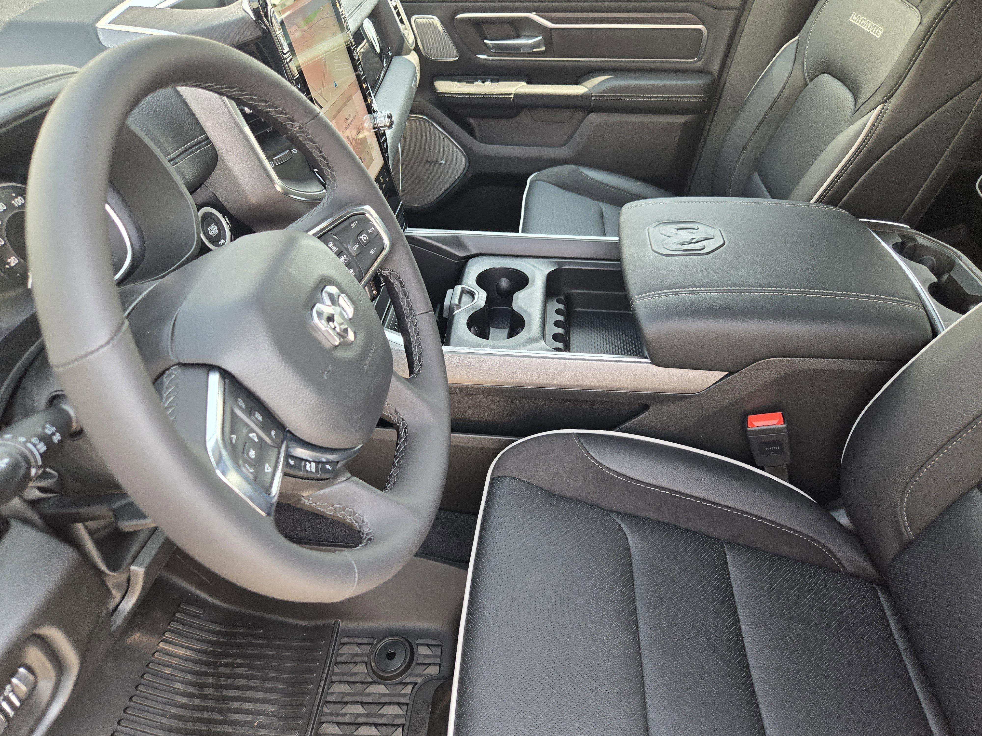 New 2026 Diamond Black Crystal Pearl-Coat Exterior Paint RAM Laramie image 11