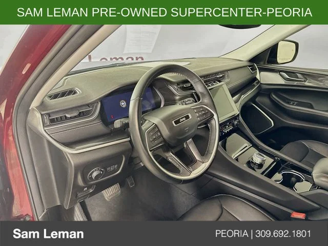 Used 2022 Red Jeep Laredo image 9