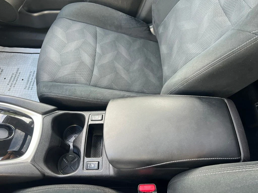 Used 2016 White Nissan SV image 33