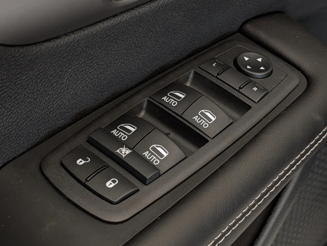 New 2027 White Chrysler Select - - AWD - 3.6L Pentastar V6 - Safety Sphere Pkg - Power Sunroof & More! image 13