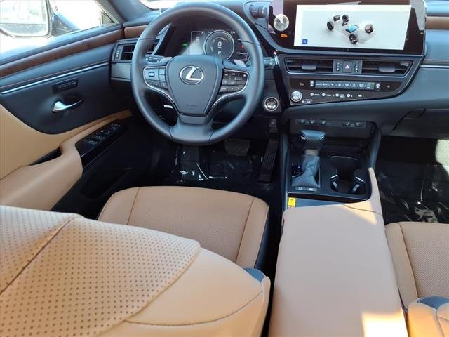2025 Lexus ES Hybrid 300h - Photo 4